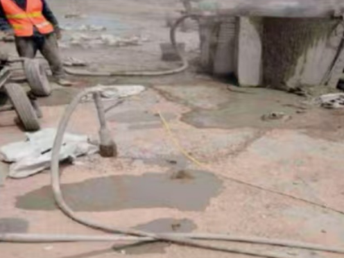 阳泉水泥混凝土路面板底注浆技术 路面脱空注浆整治方案